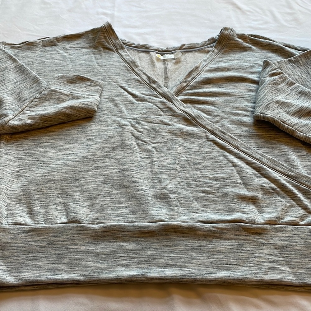 Women’s Zella Grey Heathered Criss Cross Sweatshirt in VGUC!